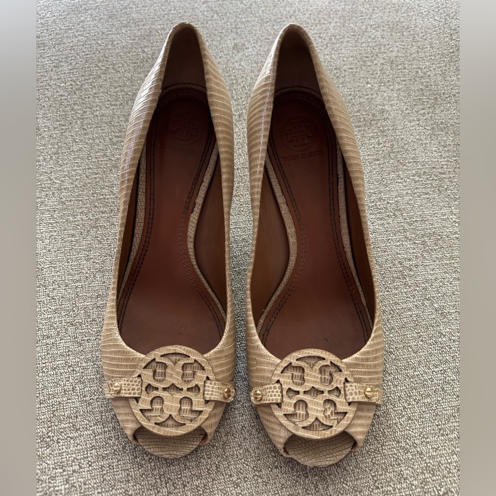 Tory Burch Tan Heeled Shoes with Signature Style